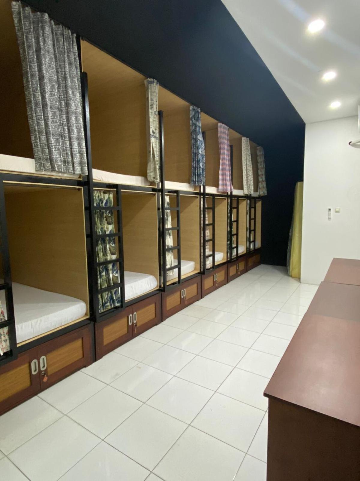Innbox Hostel Sorong Exterior foto